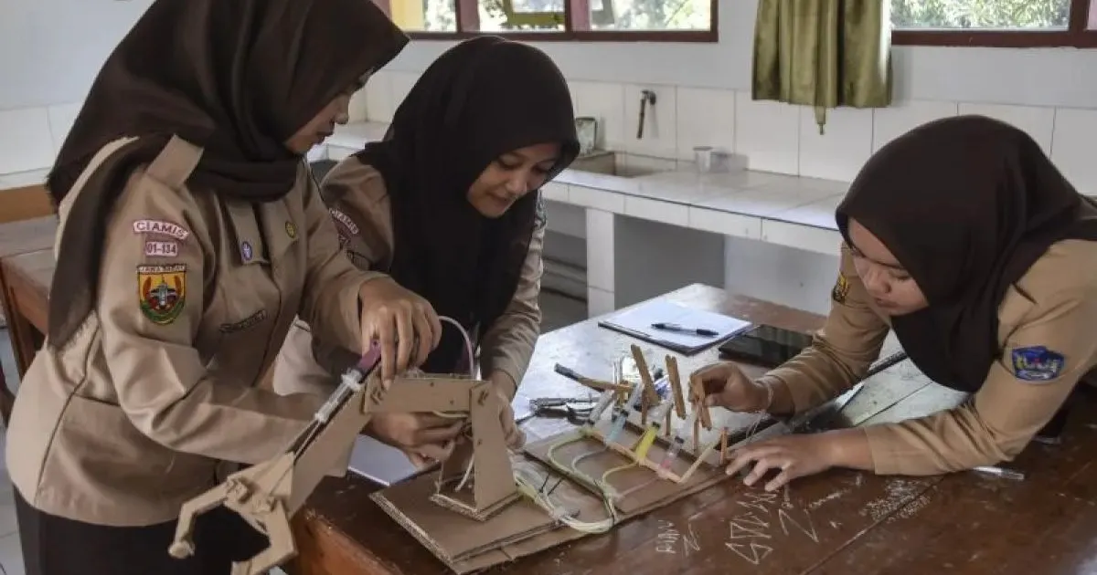 DPR Minta Dilibatkan Dalam Sosialisasi Pelaksanaan TKA Dan Penjurusan IPA/IPS Untuk SMA